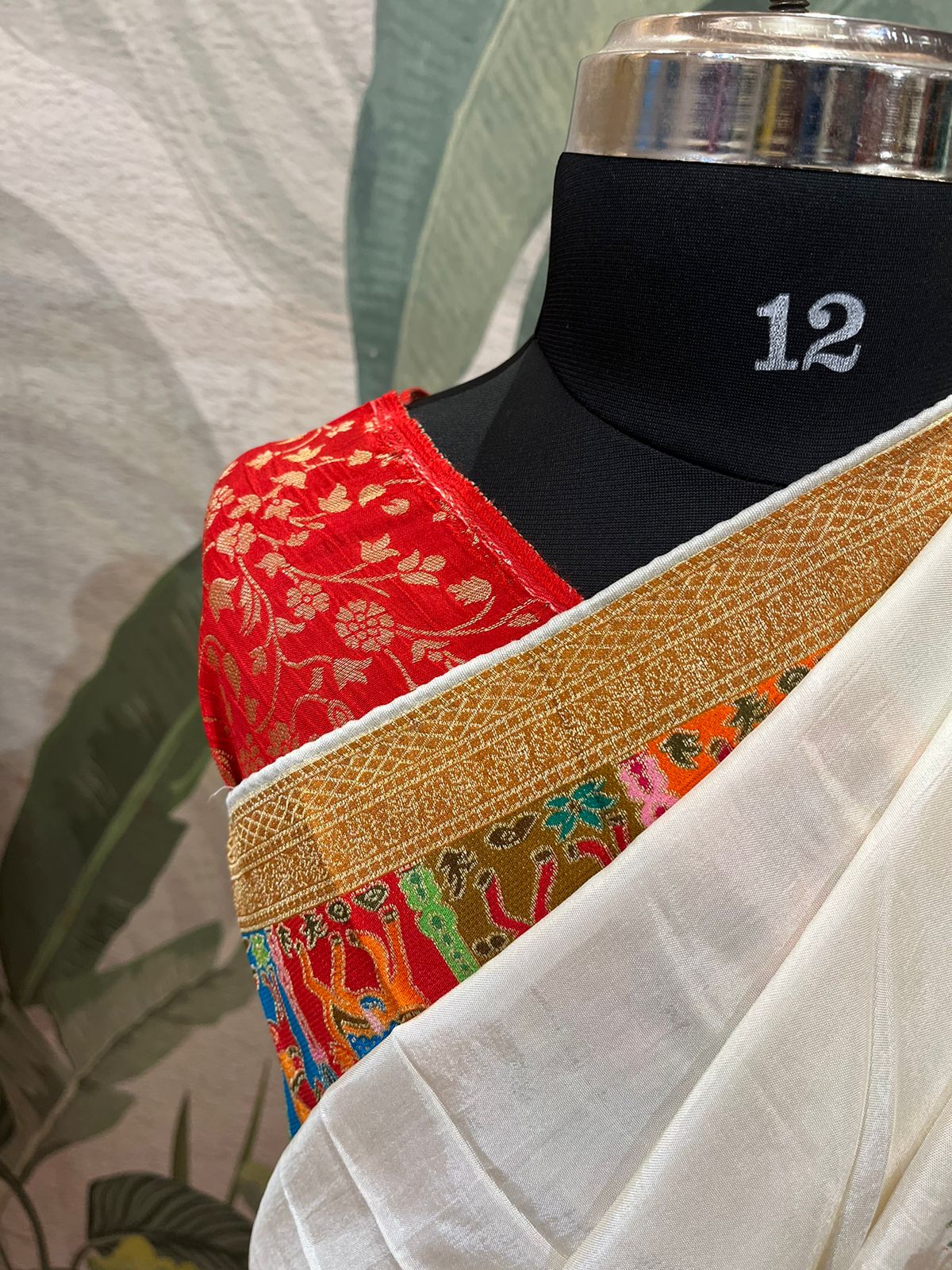 A half-white Dola silk saree with pashmina styled weaving (MCJUN101)