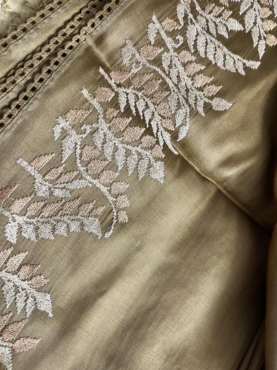 Elegant Gold Tussar Saree with Satin Finish