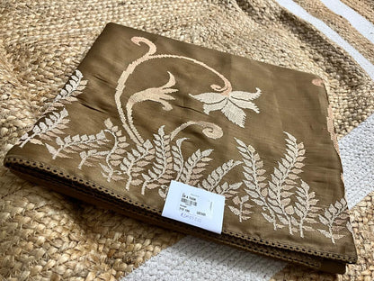 Elegant Gold Tussar Saree with Satin Finish